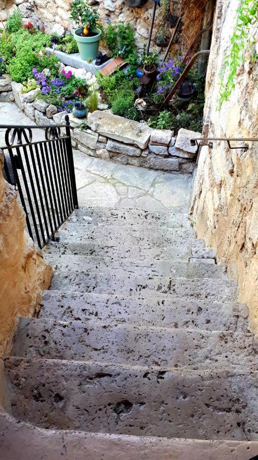 La Garde Adhemar, L'Escalier Medieval Exterior photo
